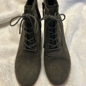 Brand New! Tom’s Evelyn Heeled Boot-Green Suede- Size 10